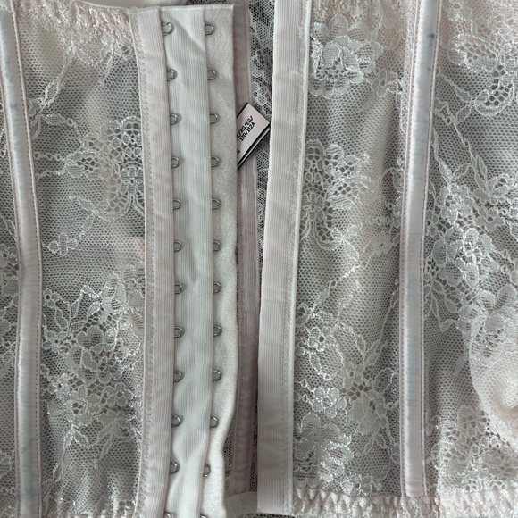 Victoria Secret Corset XL . Pink shimmer - Picture 4 of 6